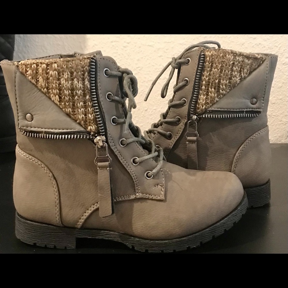 Girls brown Boots size 1
